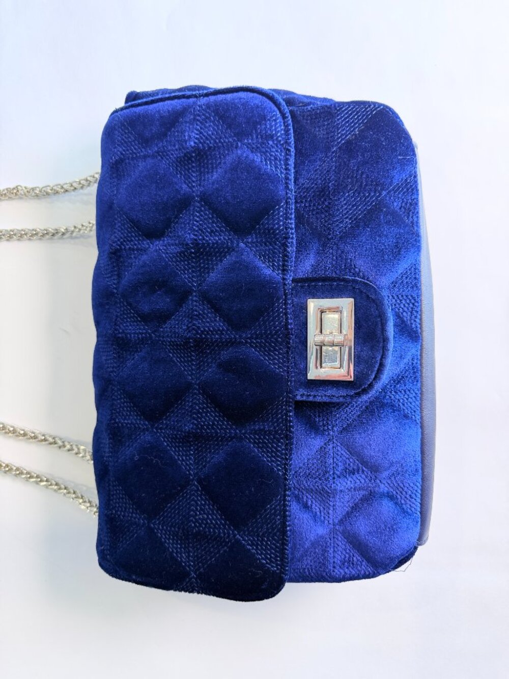 Charming Charlie Royal Blue Velvet Quilted Flap Crossbody Bag Silver Chain Strap - Picture 3 of 13